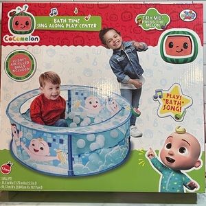 CoComelon Bath Time Sing Along Play Center